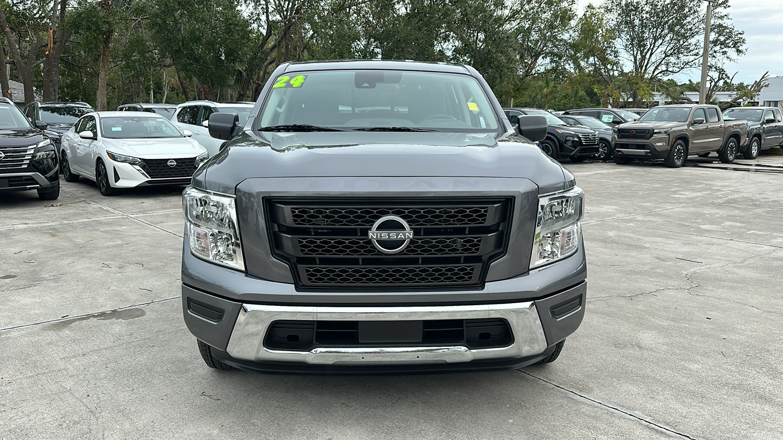 2024 Nissan Titan SV 2