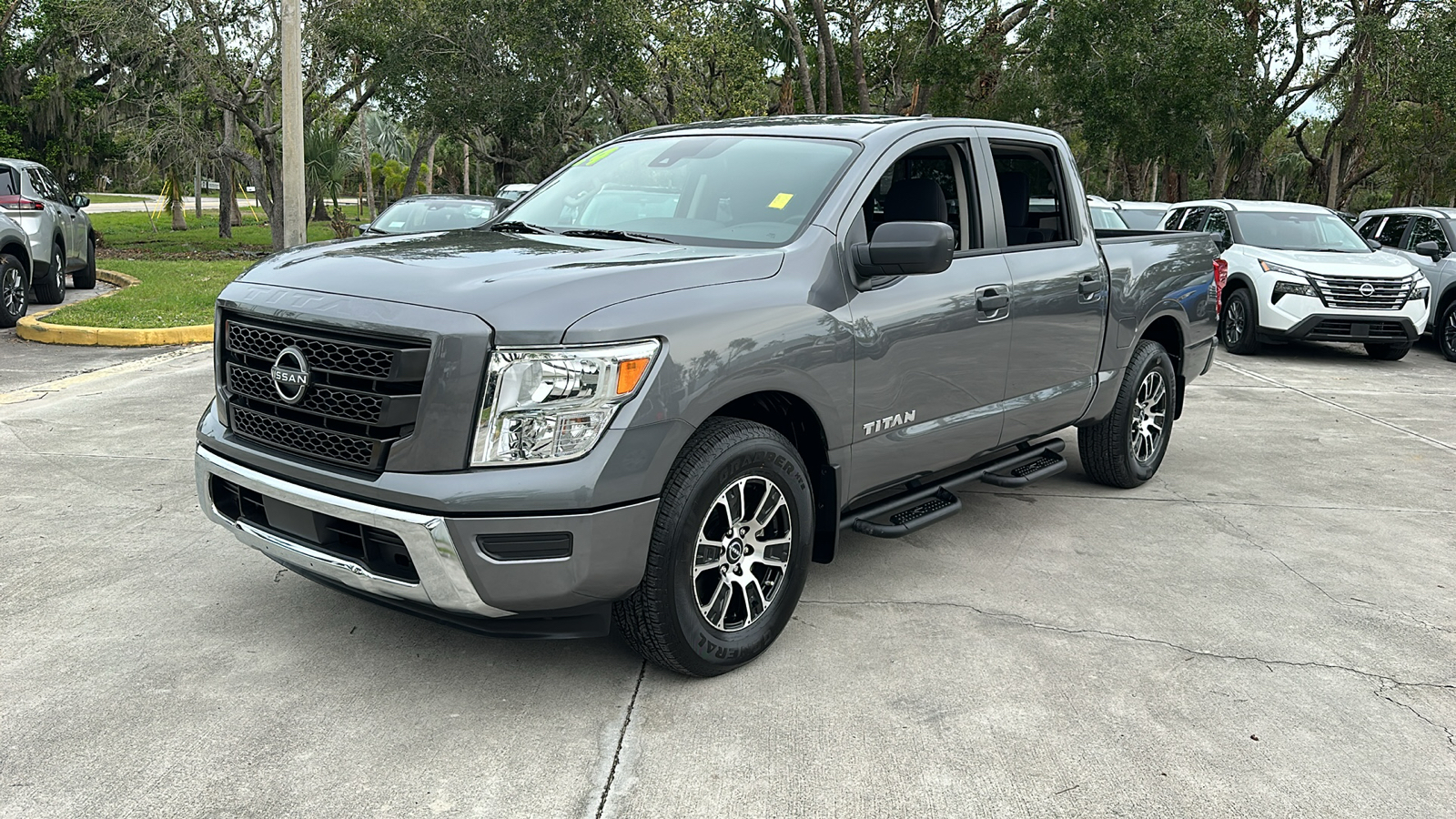 2024 Nissan Titan SV 4