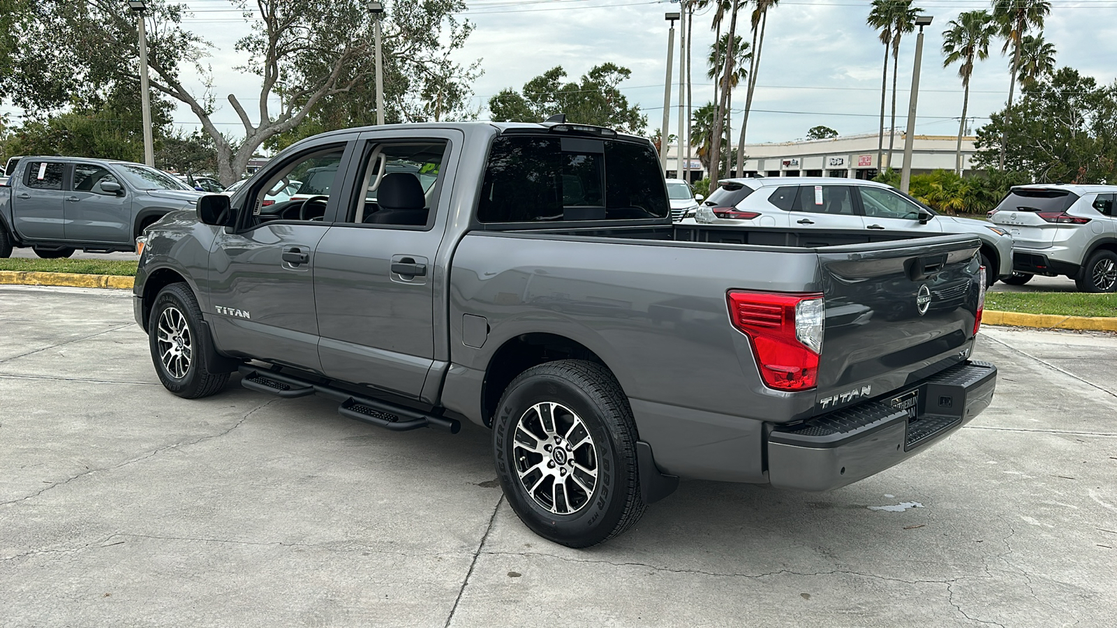 2024 Nissan Titan SV 6