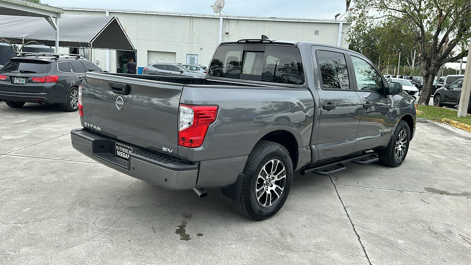 2024 Nissan Titan SV 8