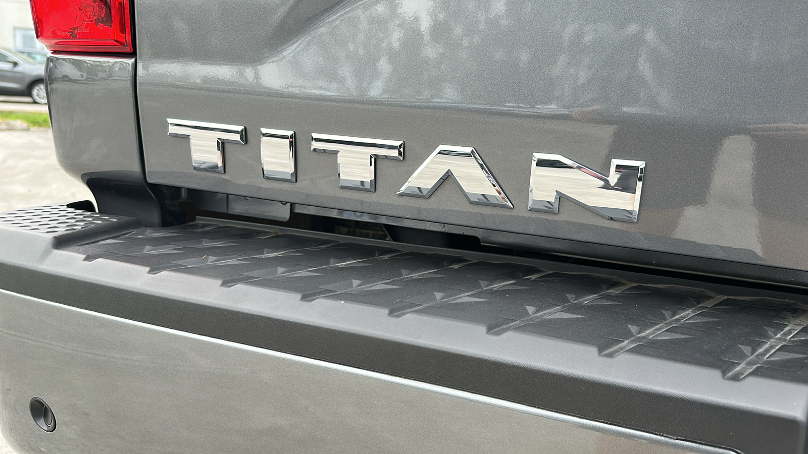 2024 Nissan Titan SV 10