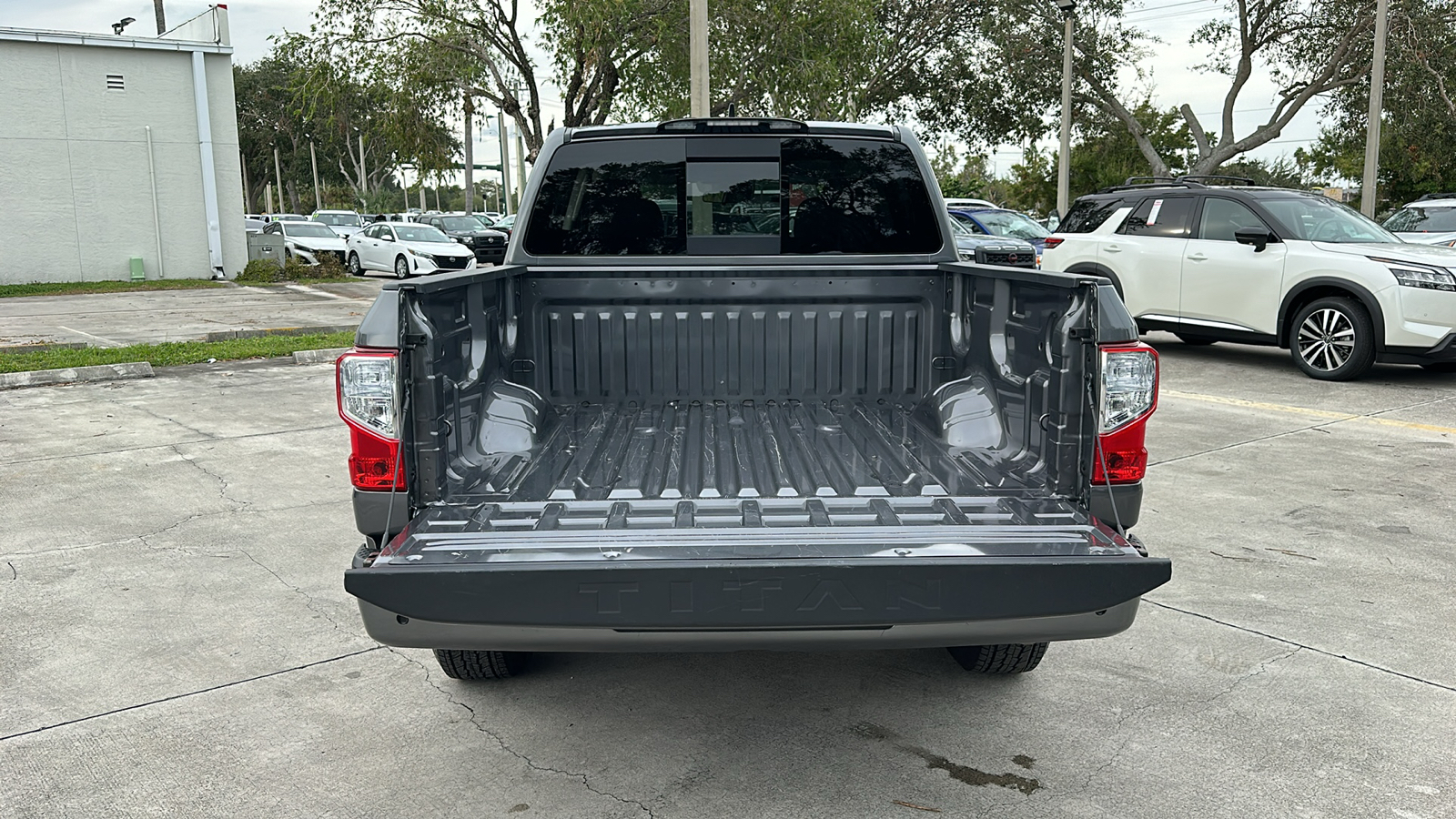 2024 Nissan Titan SV 30