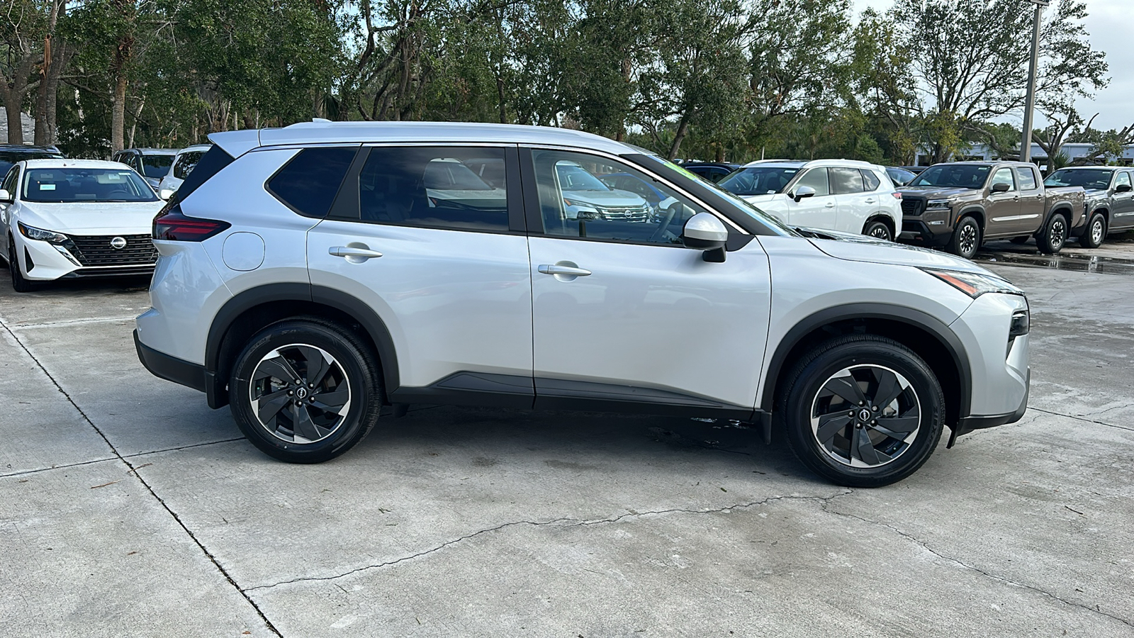 2024 Nissan Rogue SV 9