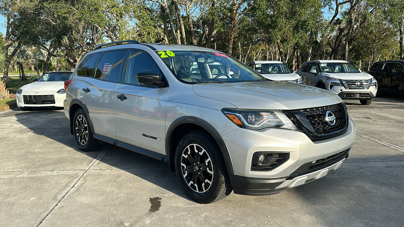 2020 Nissan Pathfinder SL 1