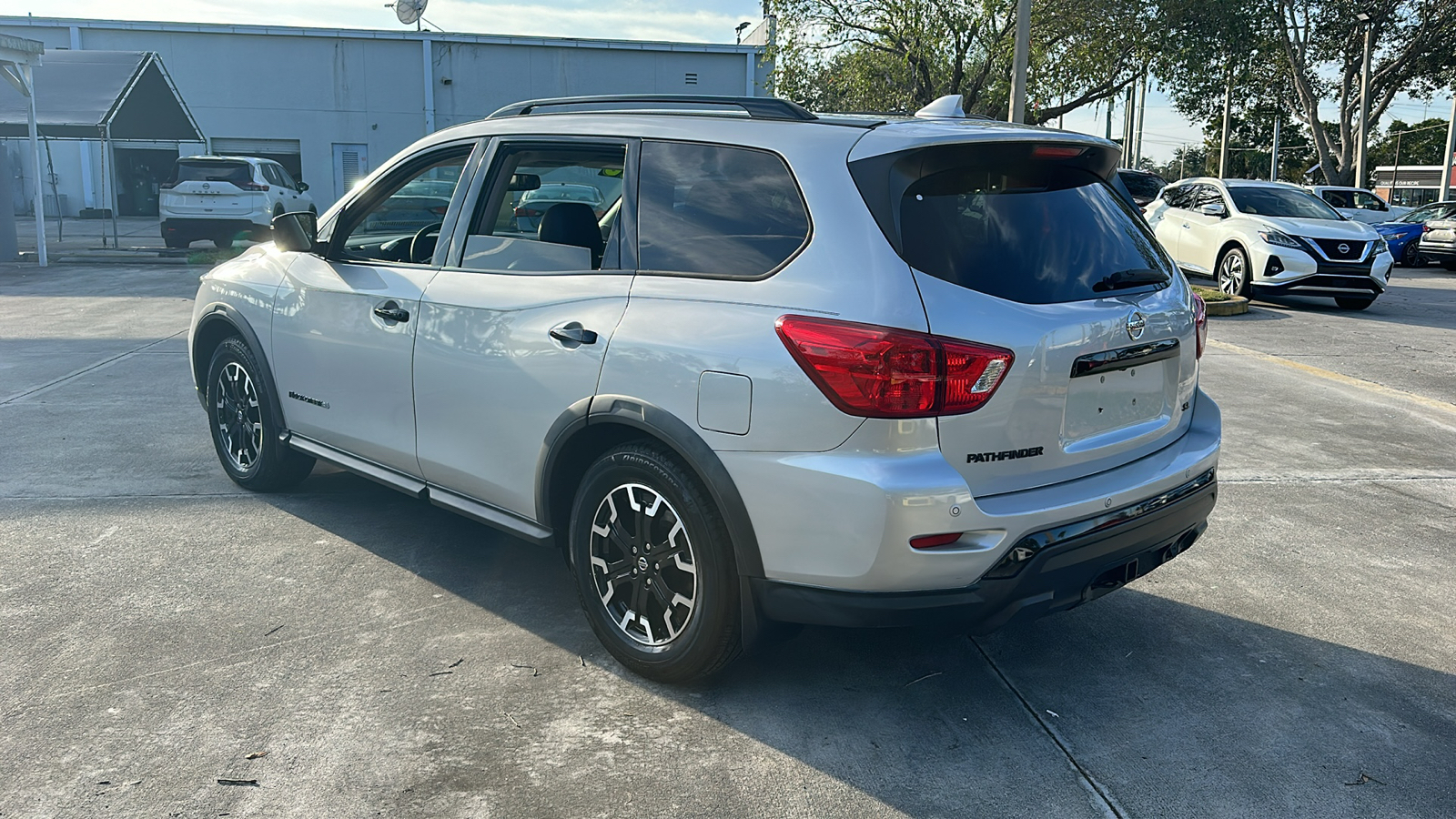 2020 Nissan Pathfinder SL 5