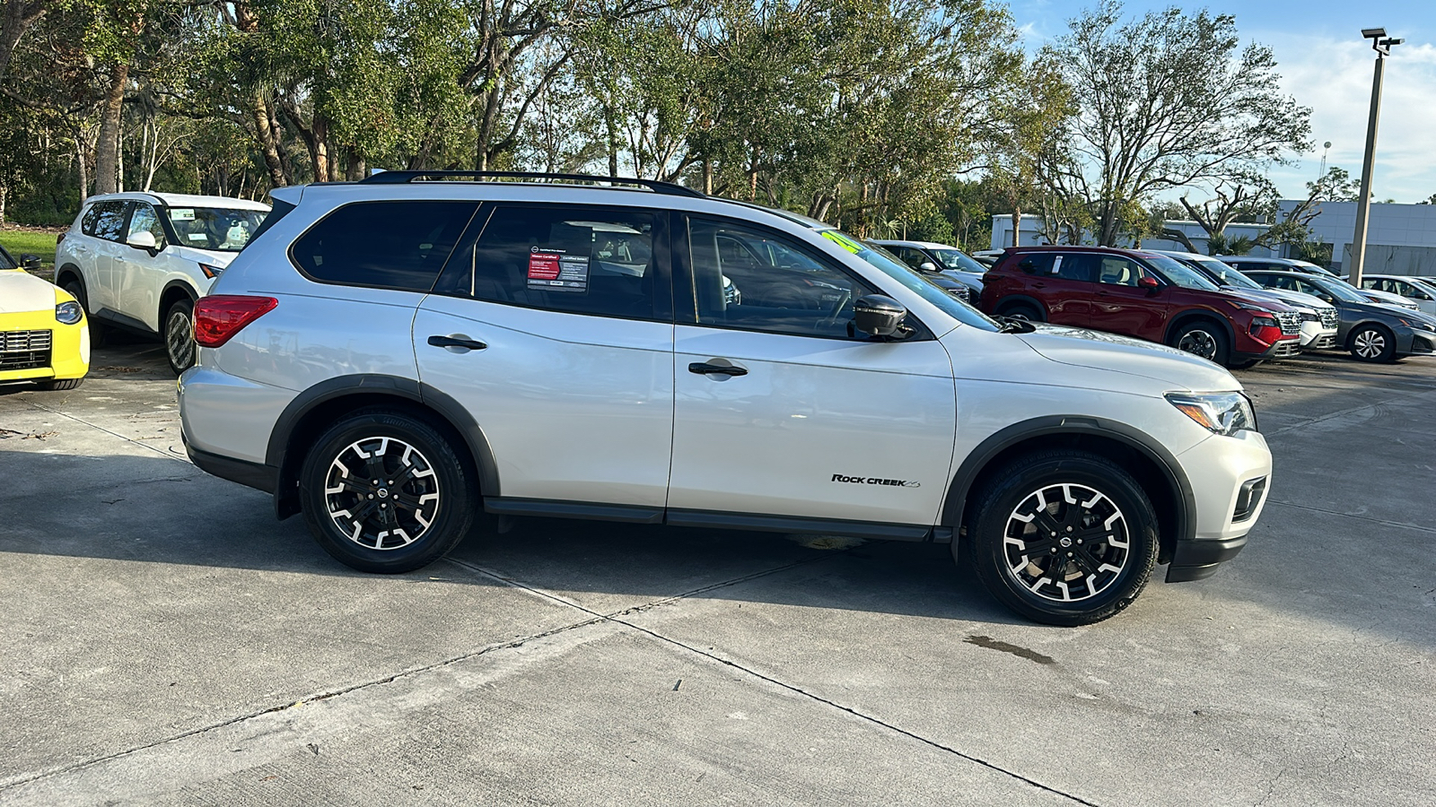 2020 Nissan Pathfinder SL 8