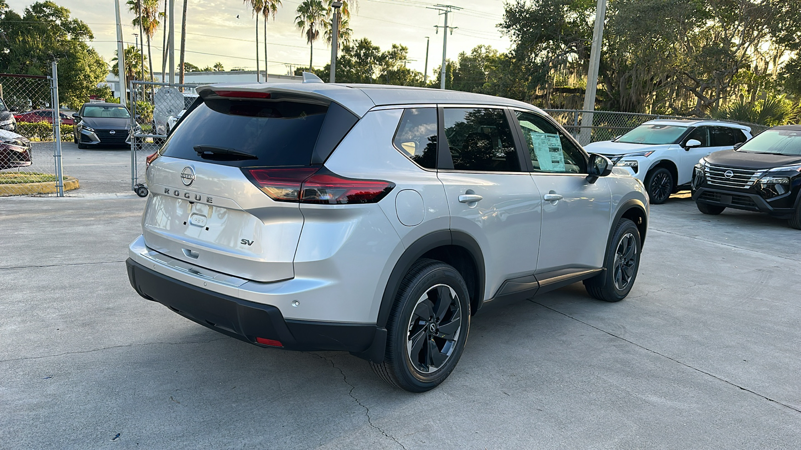 2024 Nissan Rogue SV 8