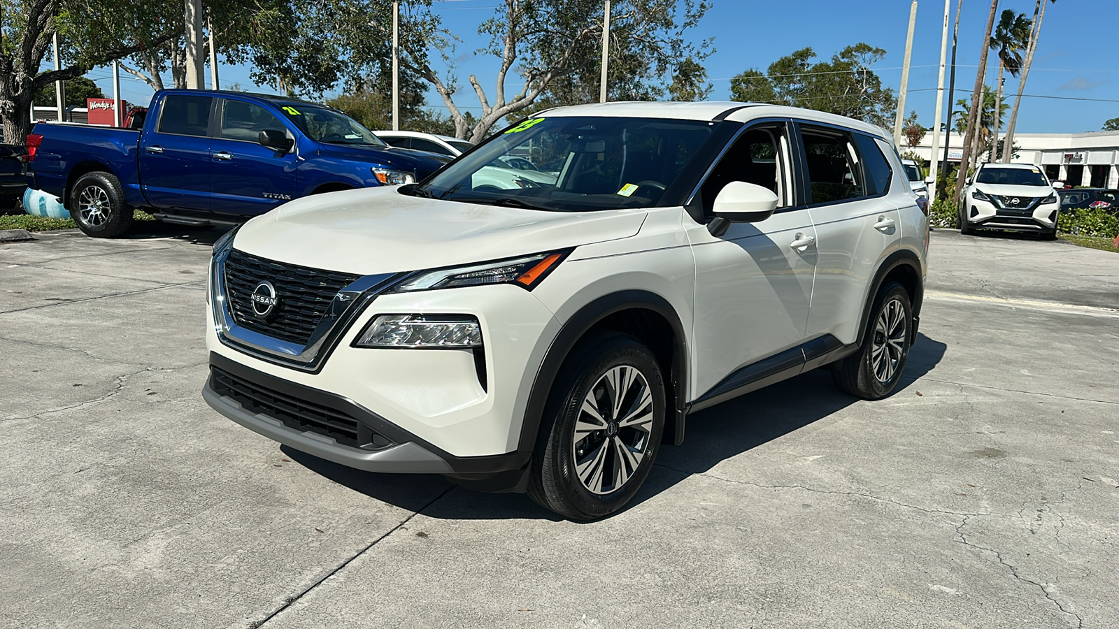 2023 Nissan Rogue SV 3