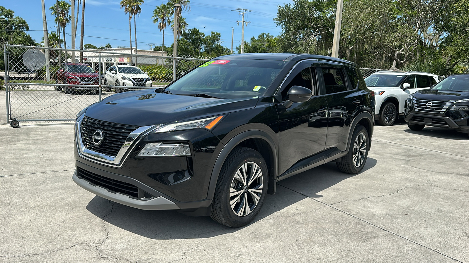 2022 Nissan Rogue SV 4