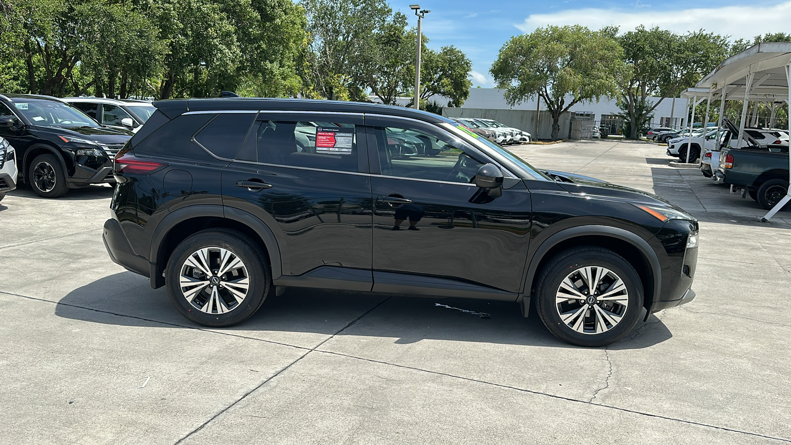 2022 Nissan Rogue SV 9