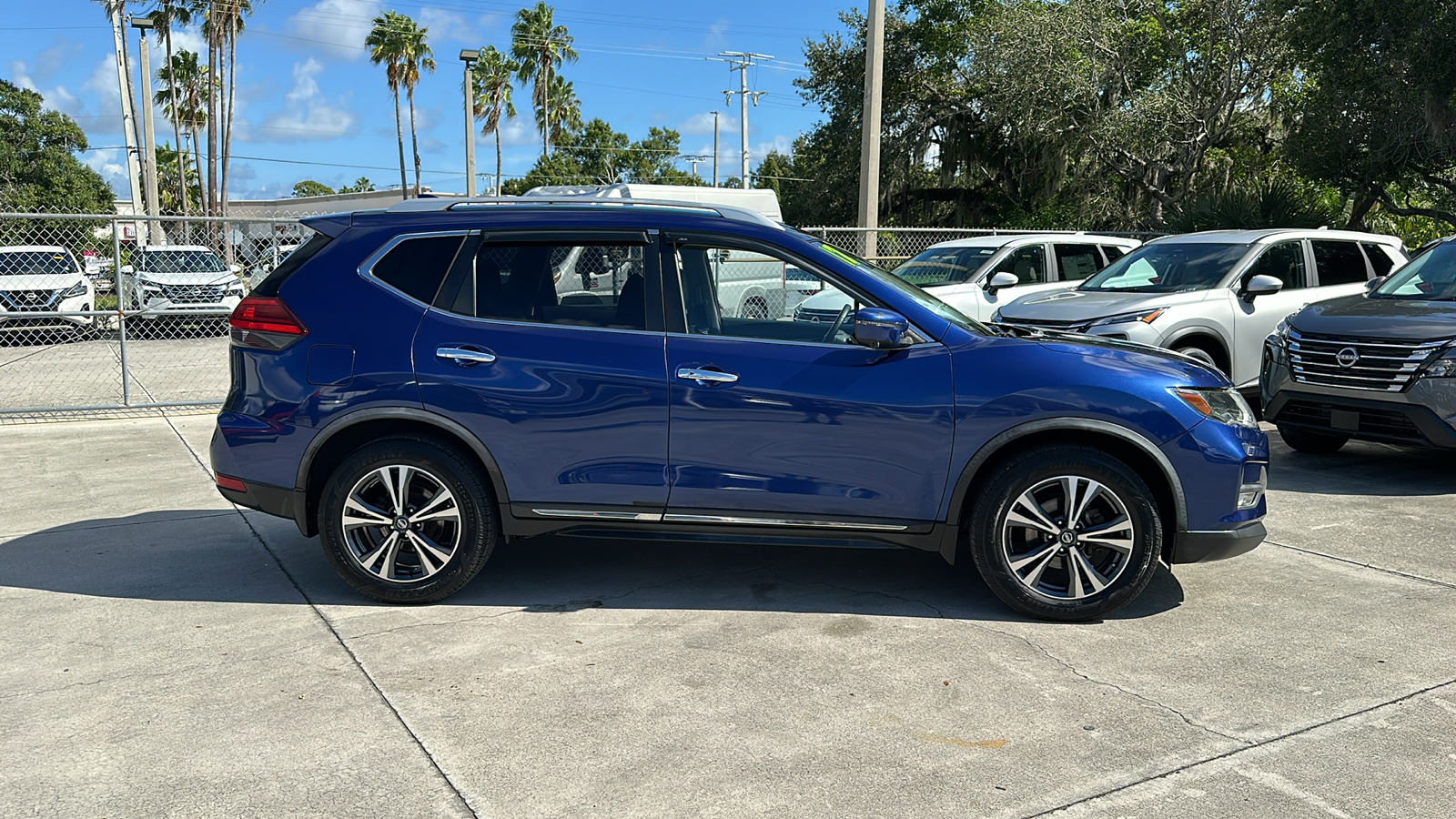 2017 Nissan Rogue SL 8