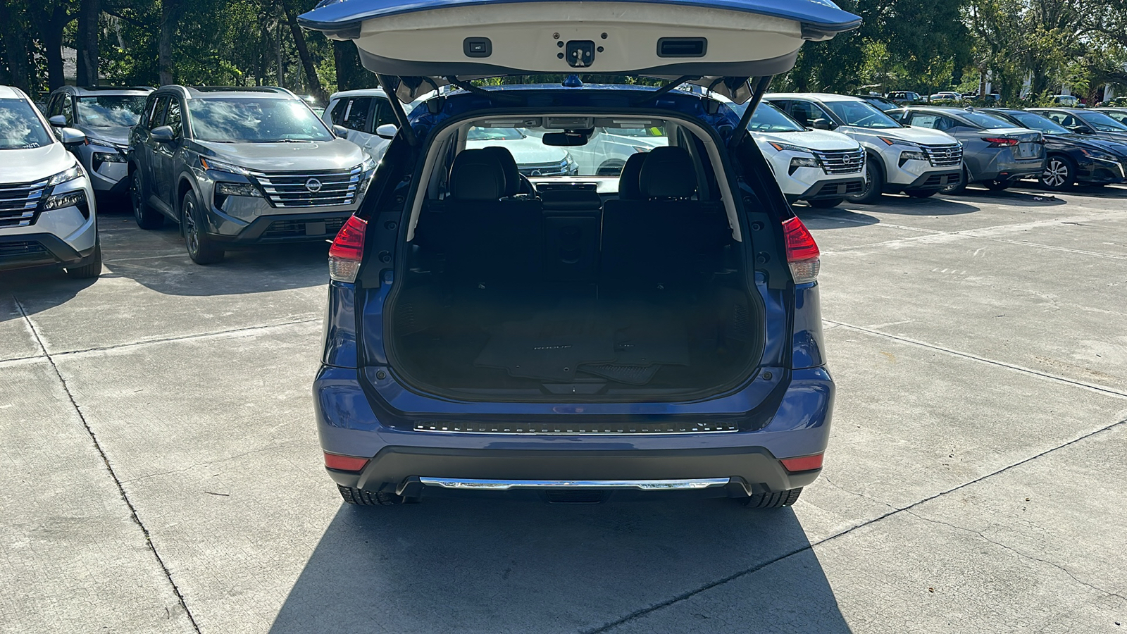 2017 Nissan Rogue SL 31