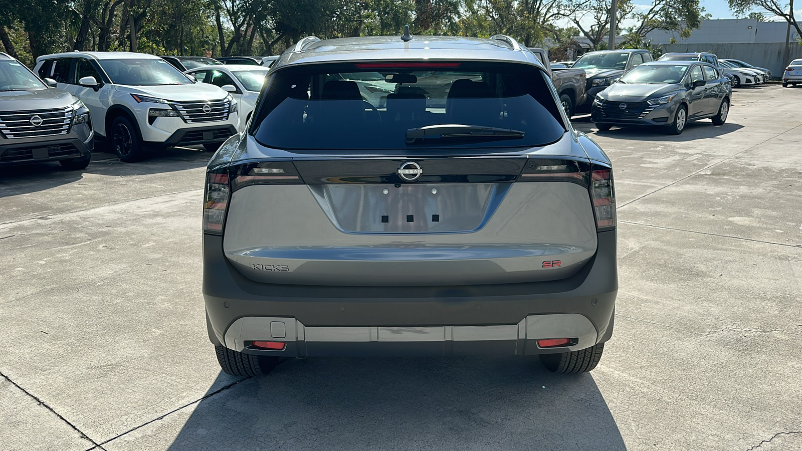 2025 Nissan Kicks SR 6