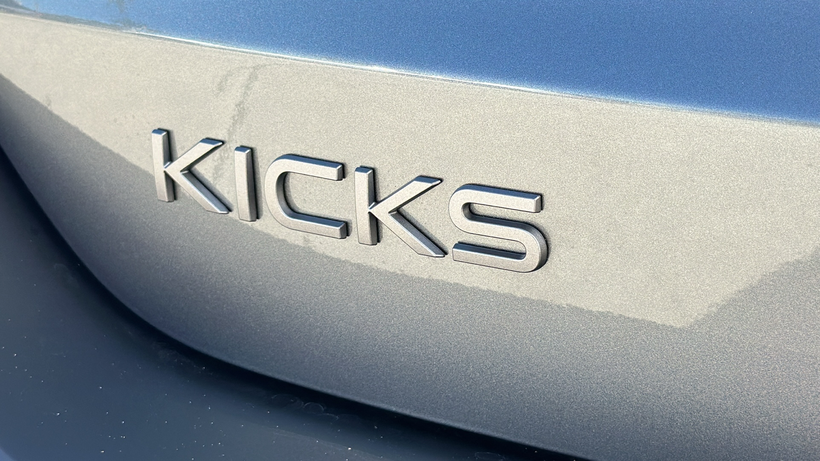 2025 Nissan Kicks SR 9