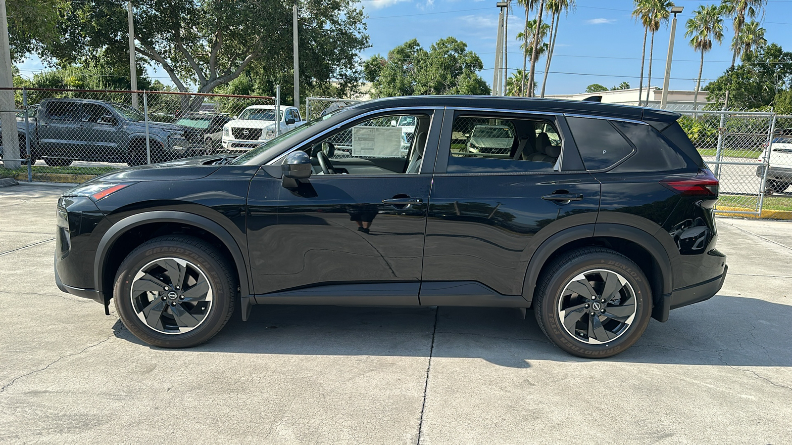 2024 Nissan Rogue SV 4