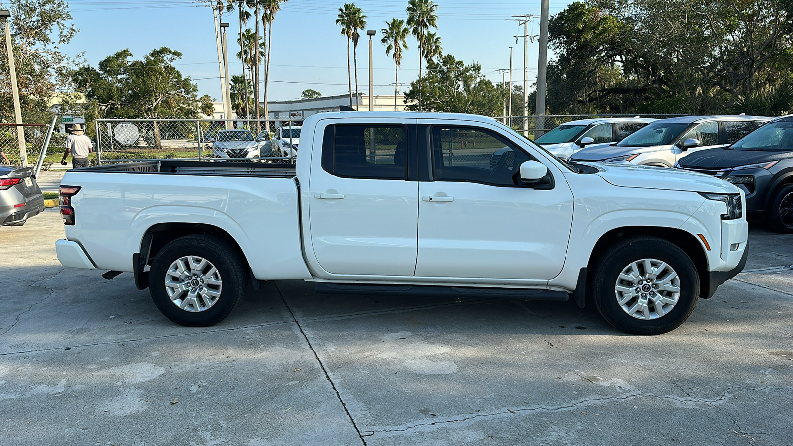 2023 Nissan Frontier SV 8