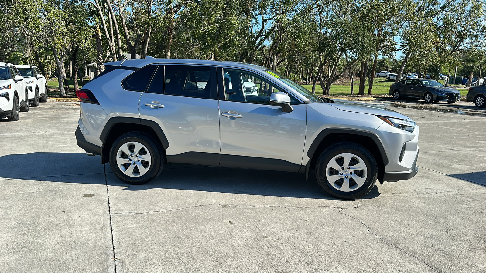 2023 Toyota RAV4 LE 8