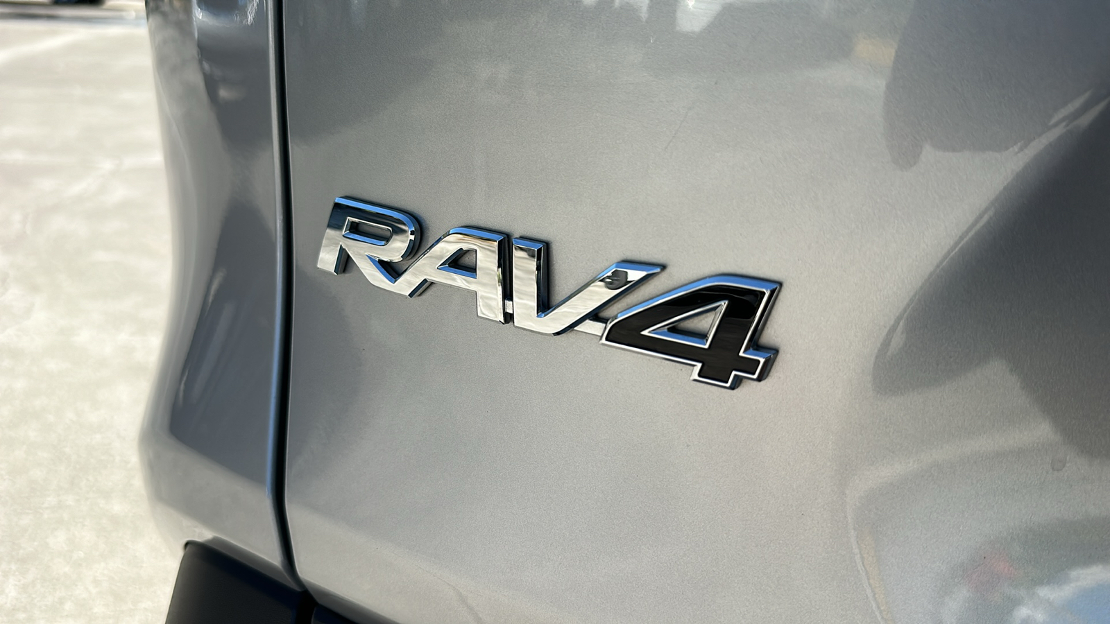 2023 Toyota RAV4 LE 9