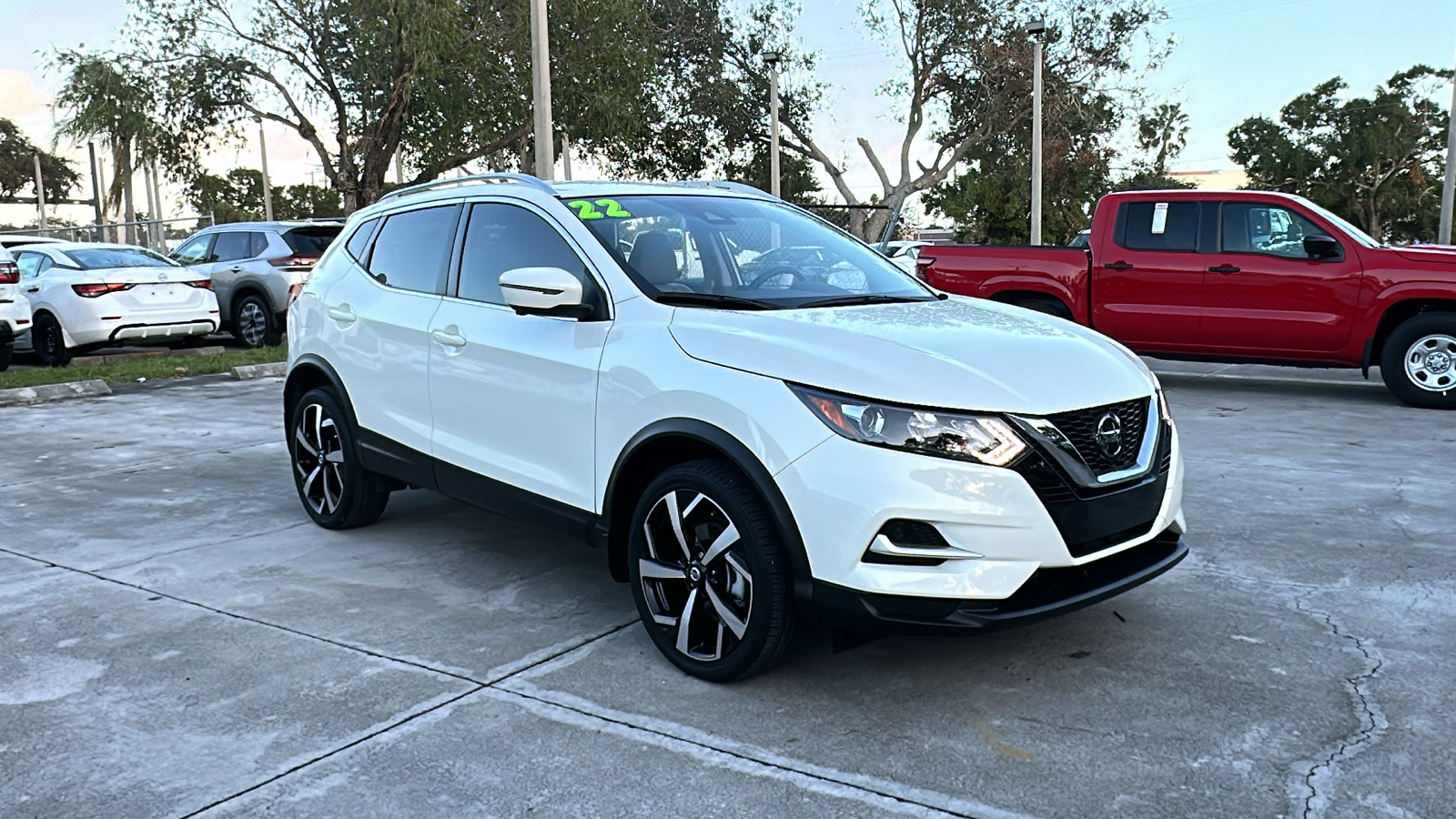 2022 Nissan Rogue Sport SL 1