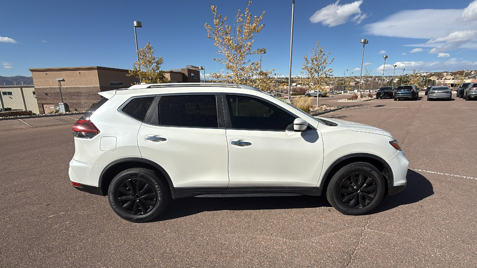 2020 Nissan Rogue SV 8