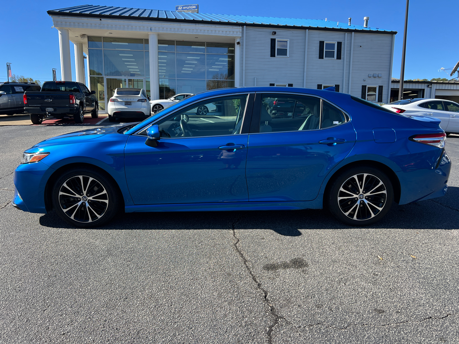 2020 Toyota Camry SE 8