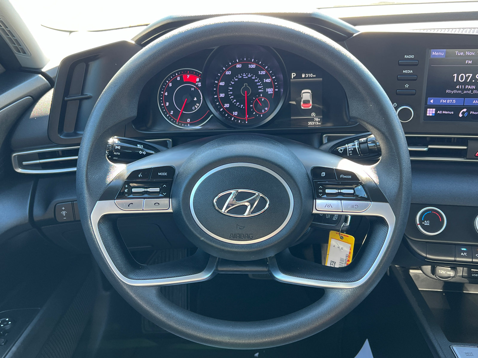 2022 Hyundai Elantra SE 23