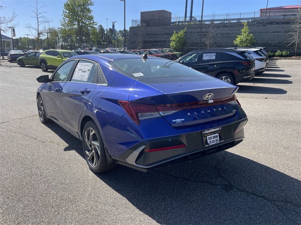 2024 Hyundai Elantra Hybrid Limited 4