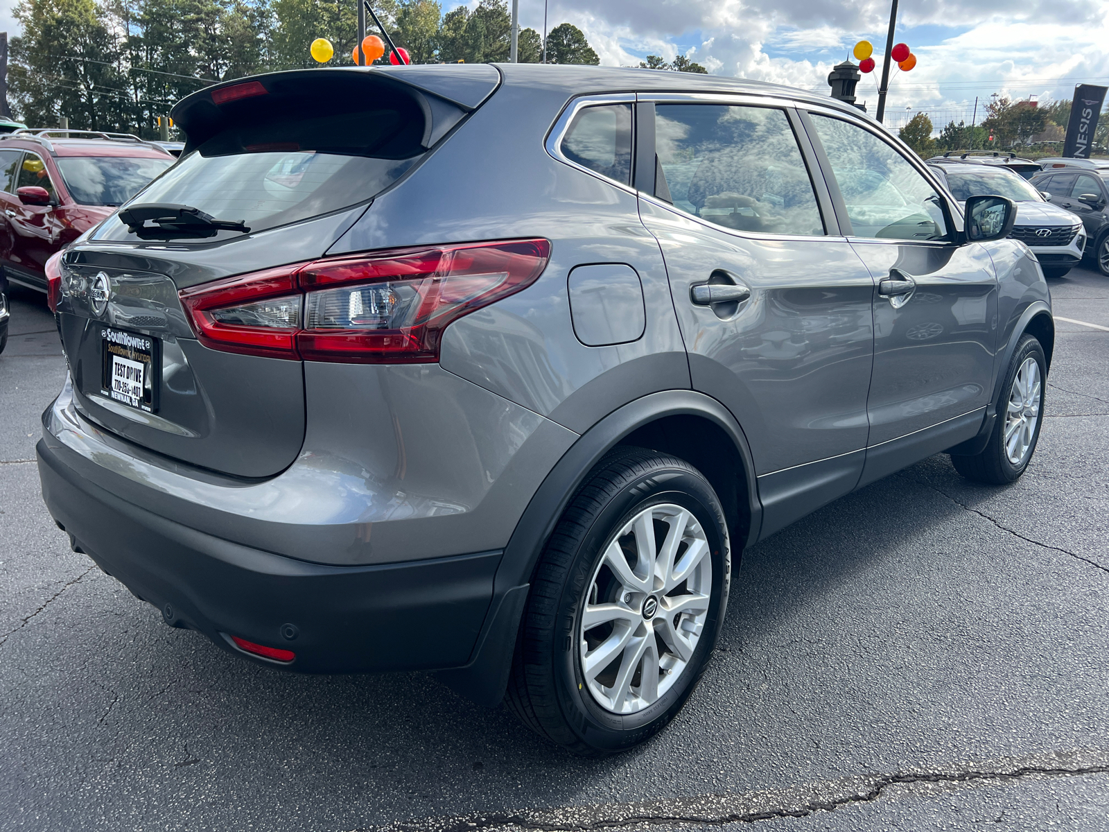 2022 Nissan Rogue Sport S 5