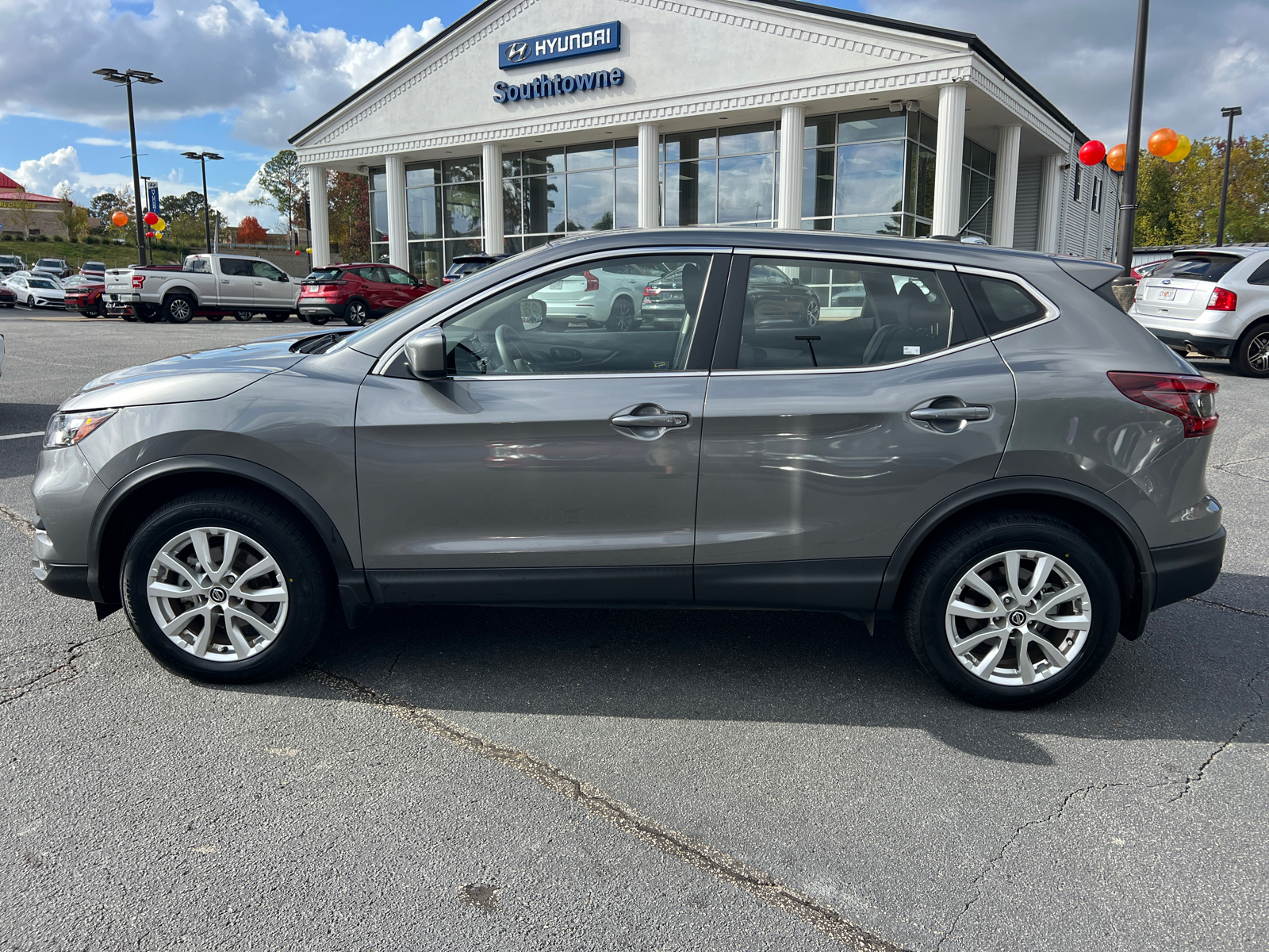 2022 Nissan Rogue Sport S 8