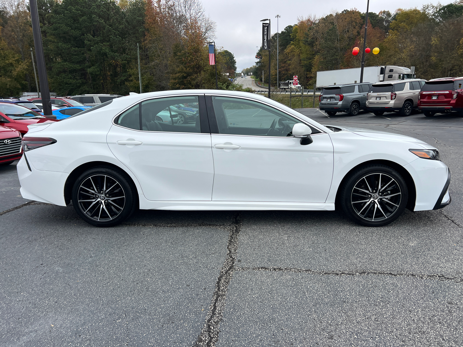 2023 Toyota Camry SE 4