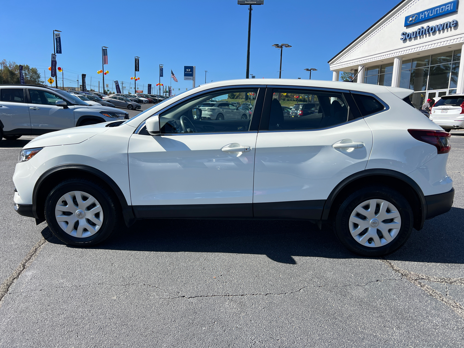 2020 Nissan Rogue Sport S 8