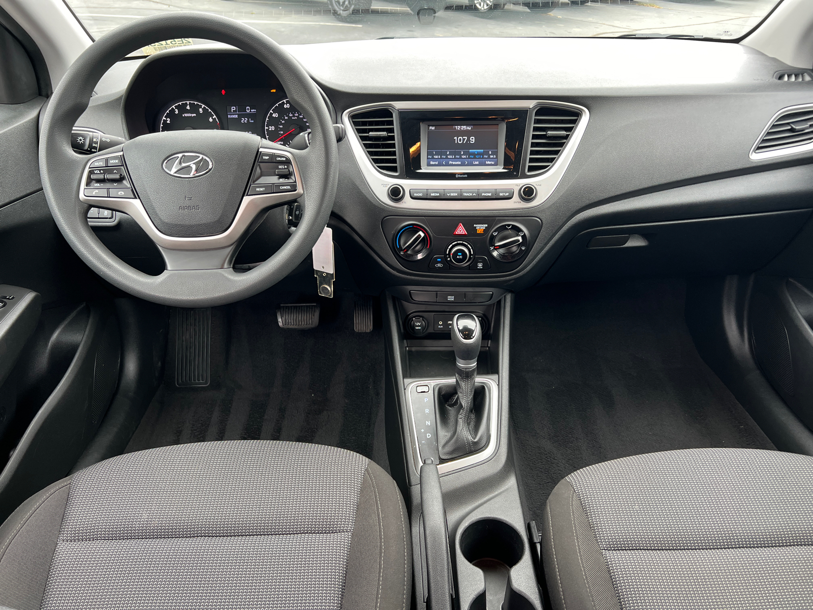 2022 Hyundai Accent SE 22