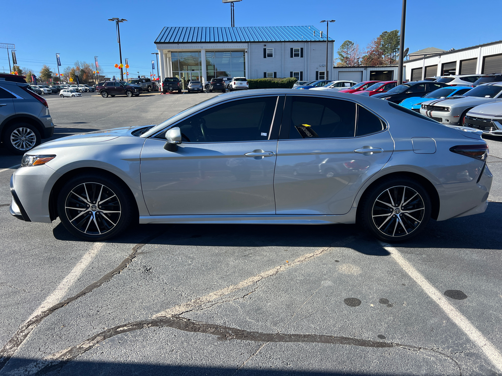 2023 Toyota Camry SE 8