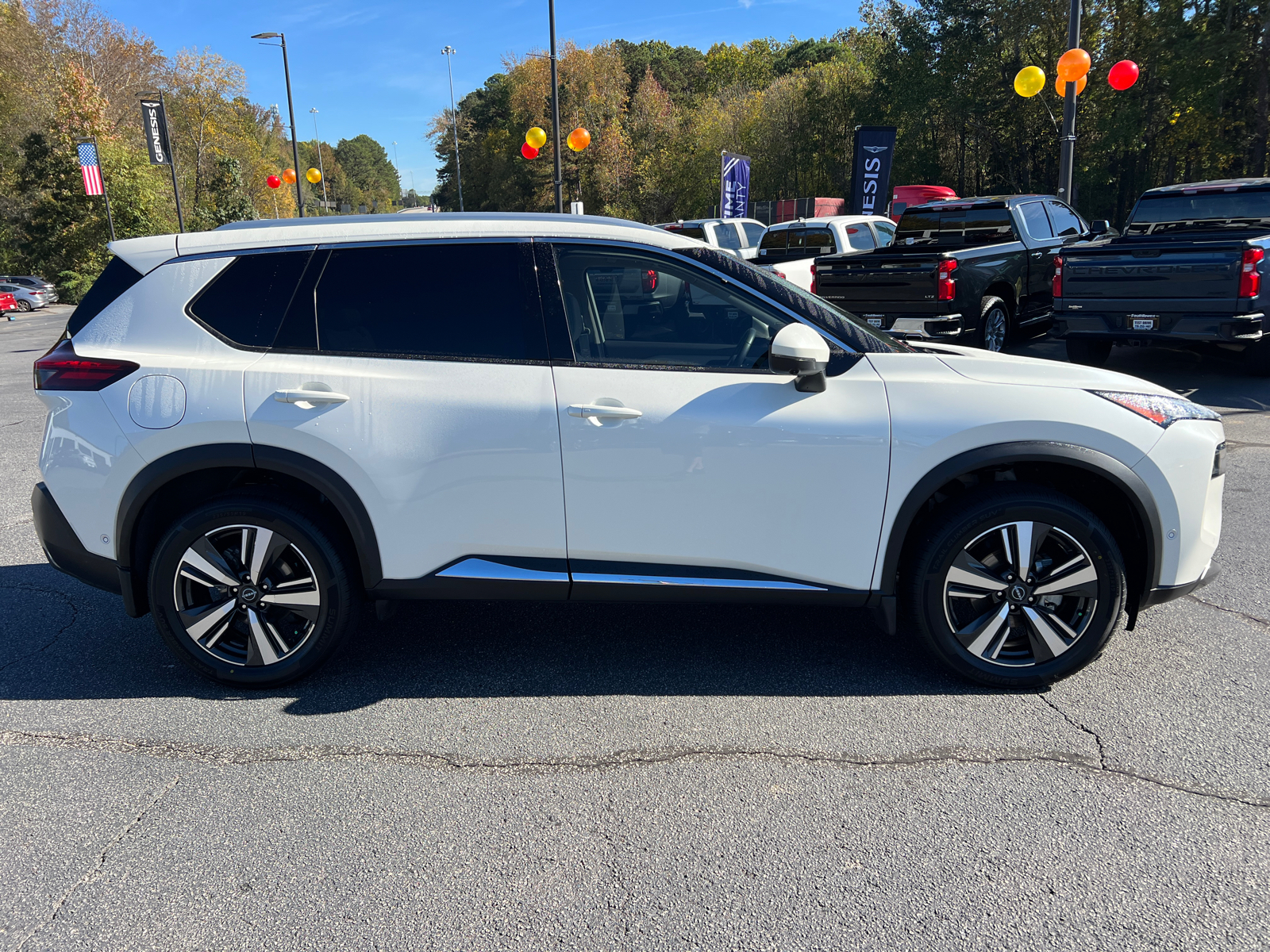 2023 Nissan Rogue SL 4