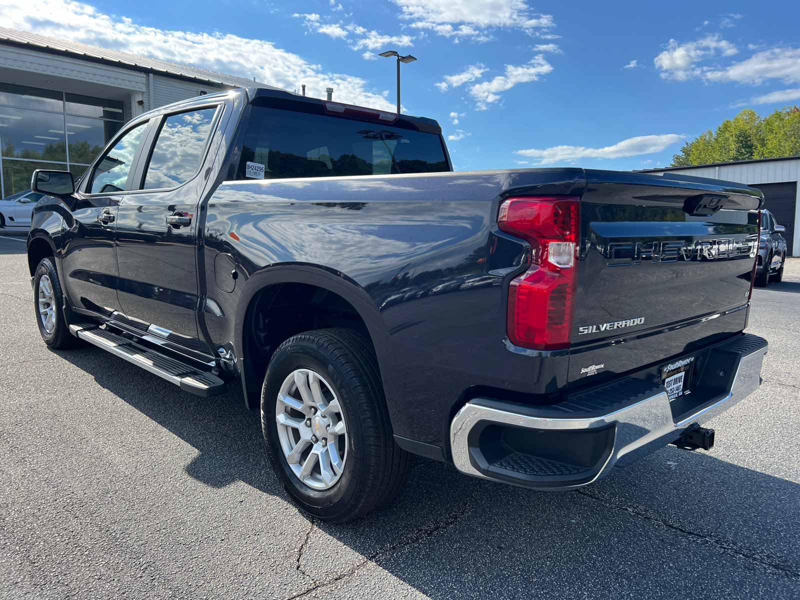 2023 Chevrolet Silverado 1500 LT 7