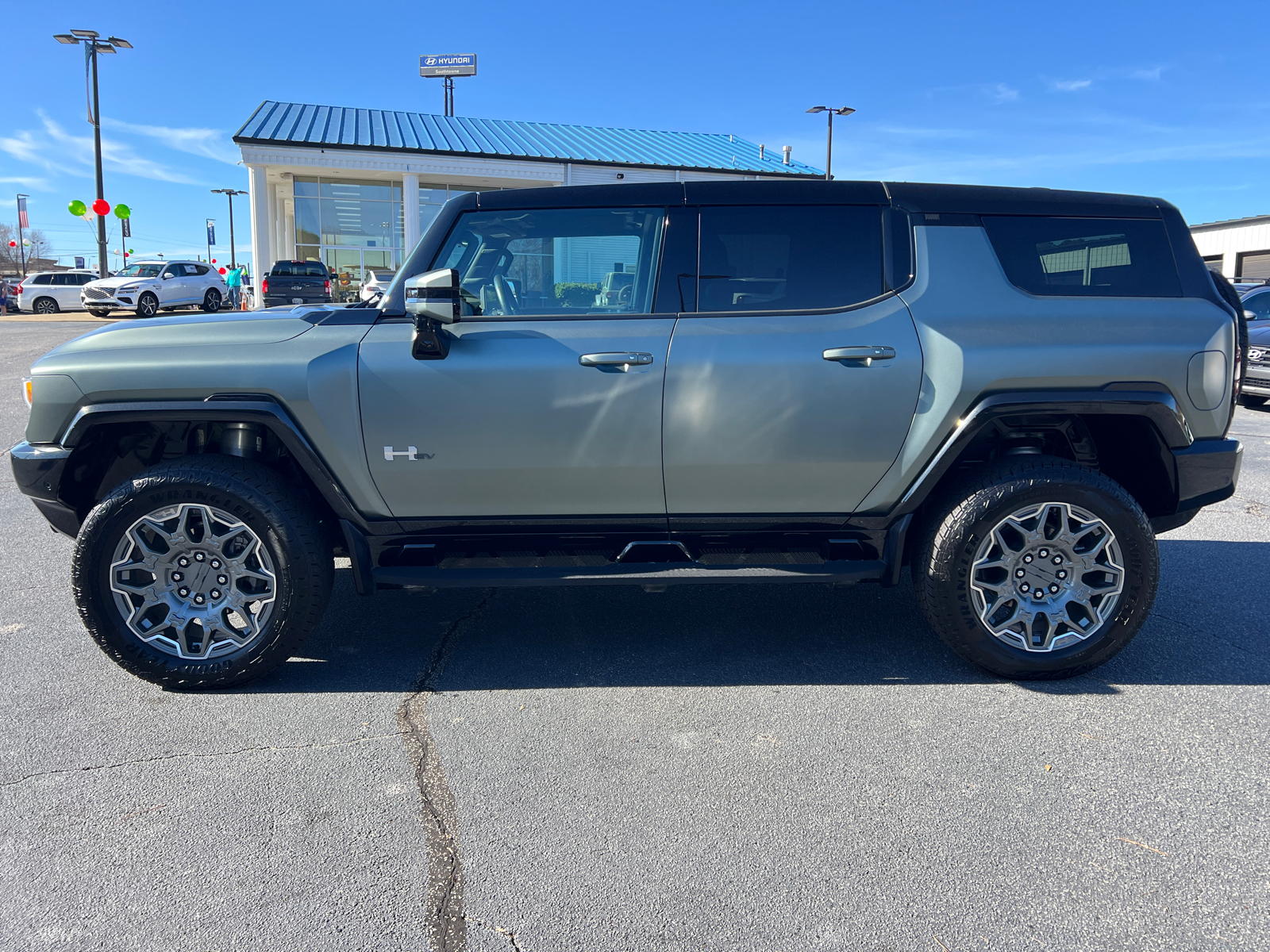 2024 GMC Hummer EV SUV 3X 8