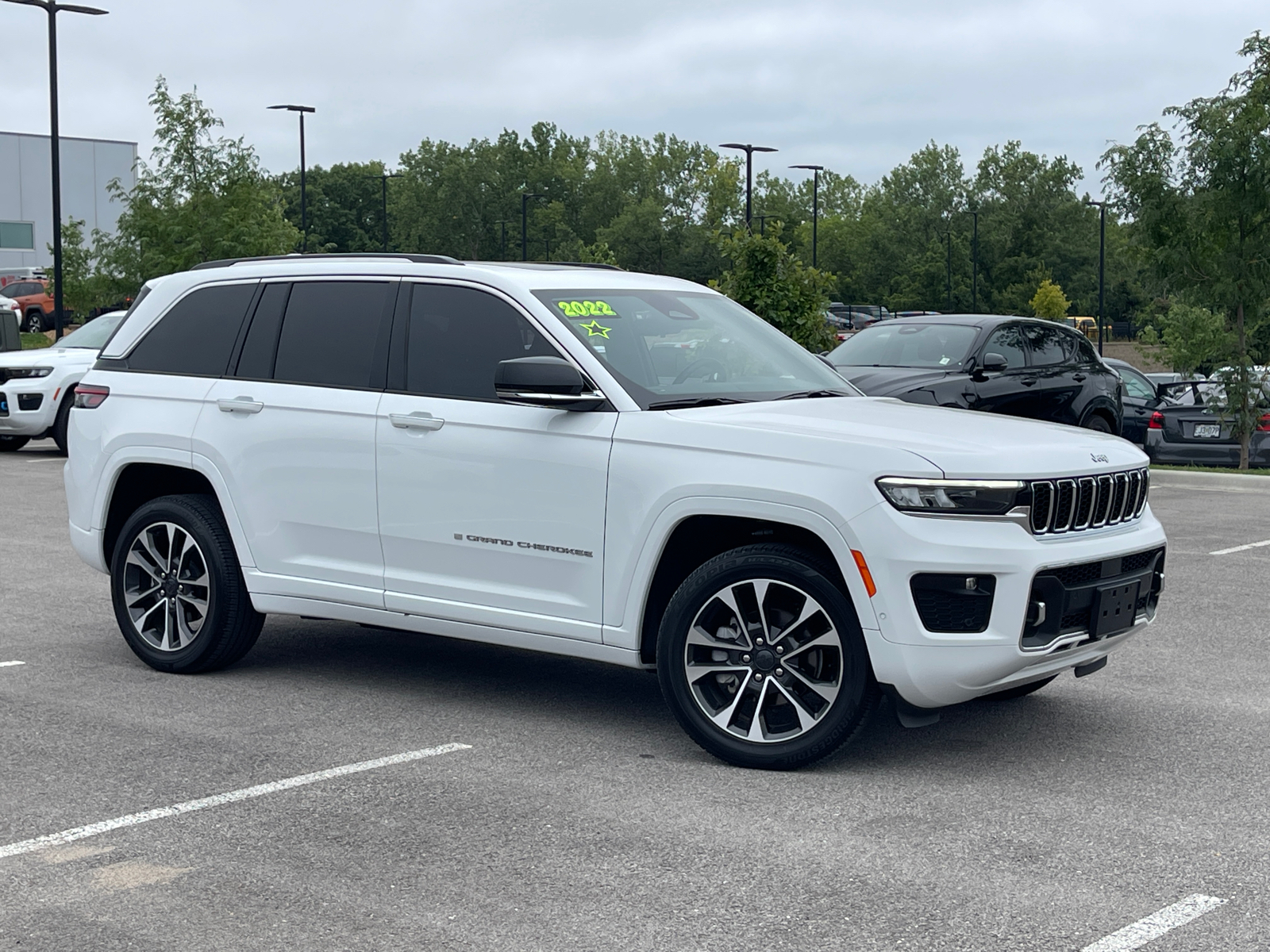 2022 Jeep Grand Cherokee Overland 1