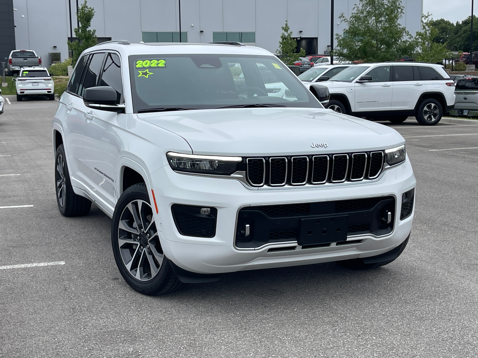 2022 Jeep Grand Cherokee Overland 2