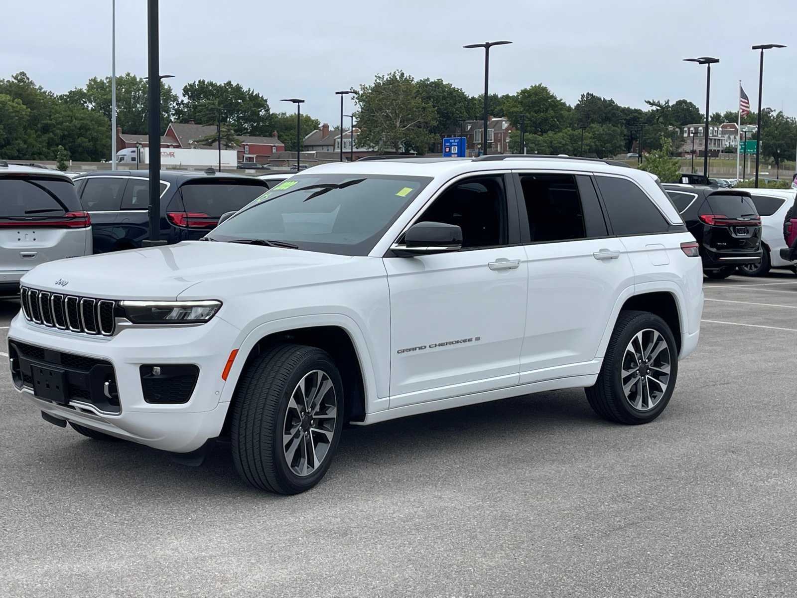 2022 Jeep Grand Cherokee Overland 4