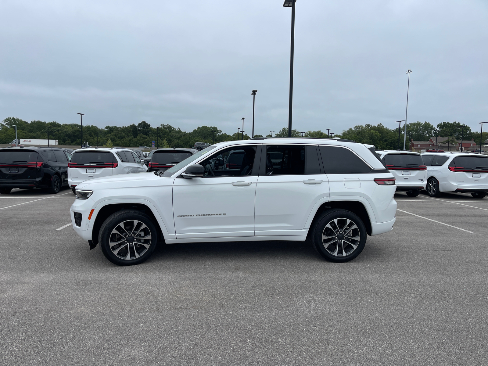 2022 Jeep Grand Cherokee Overland 5