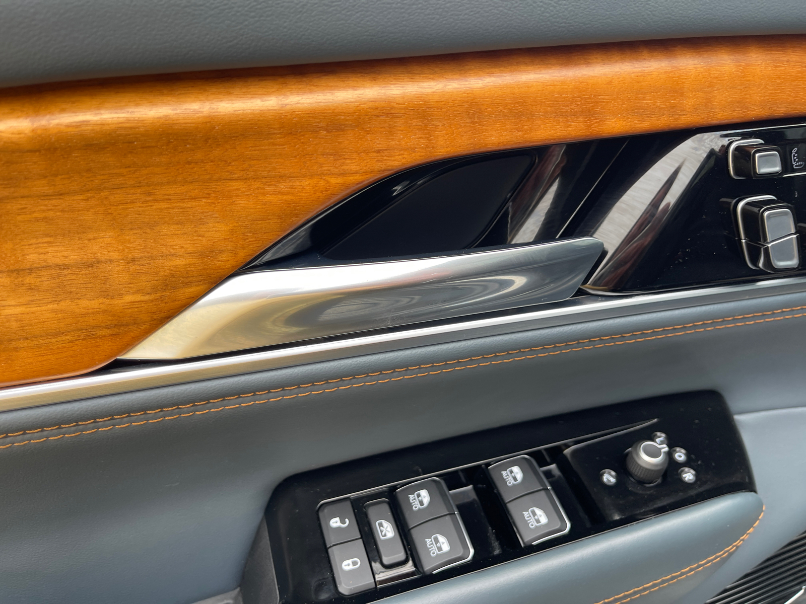 2022 Jeep Grand Wagoneer Series II 21