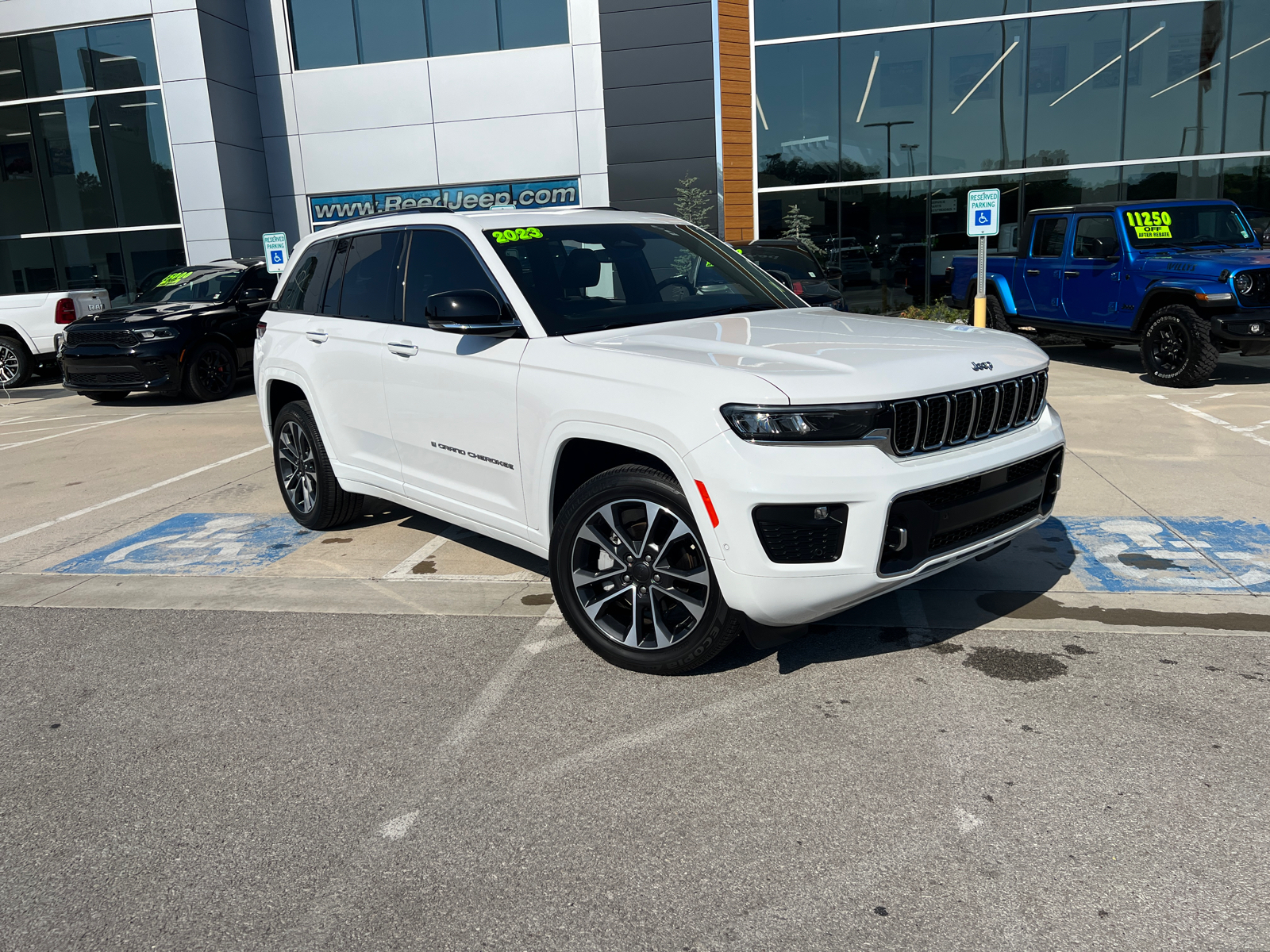 2023 Jeep Grand Cherokee Overland 1