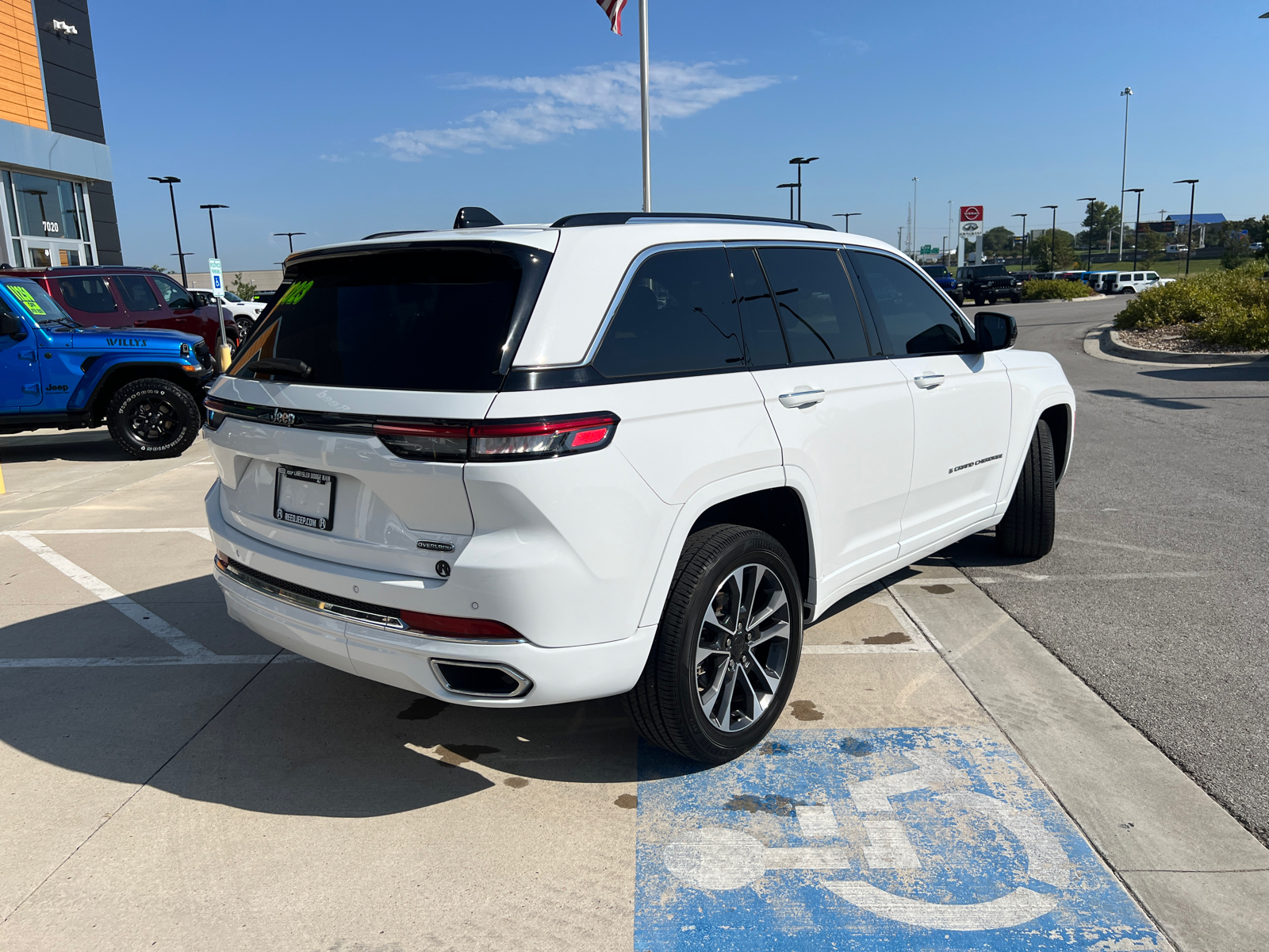 2023 Jeep Grand Cherokee Overland 9