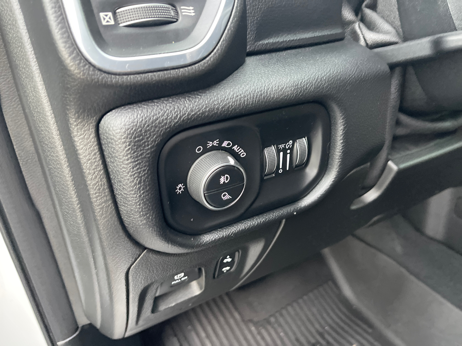 2019 Ram 1500 Laramie 4x4 Quad Cab 64 Box 20