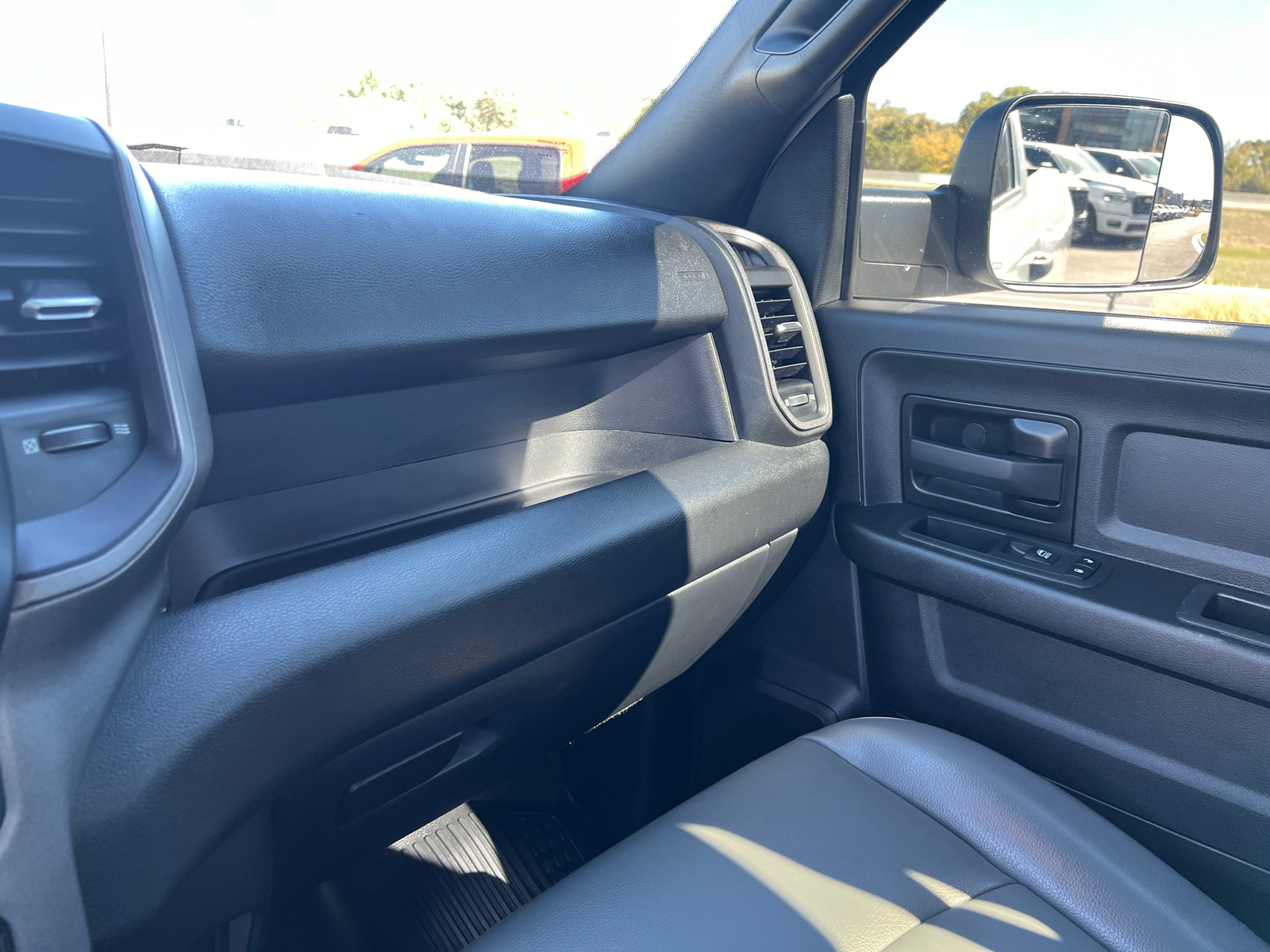 2022 Ram 2500 Tradesman 4x4 Crew Cab 64 Box 29