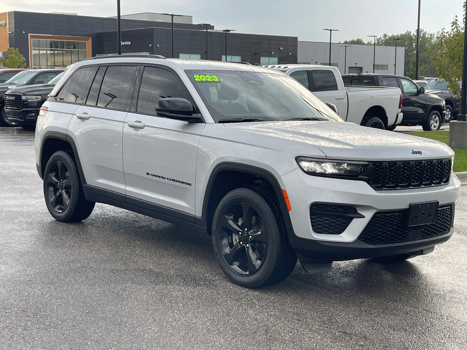 2023 Jeep Grand Cherokee Altitude 1