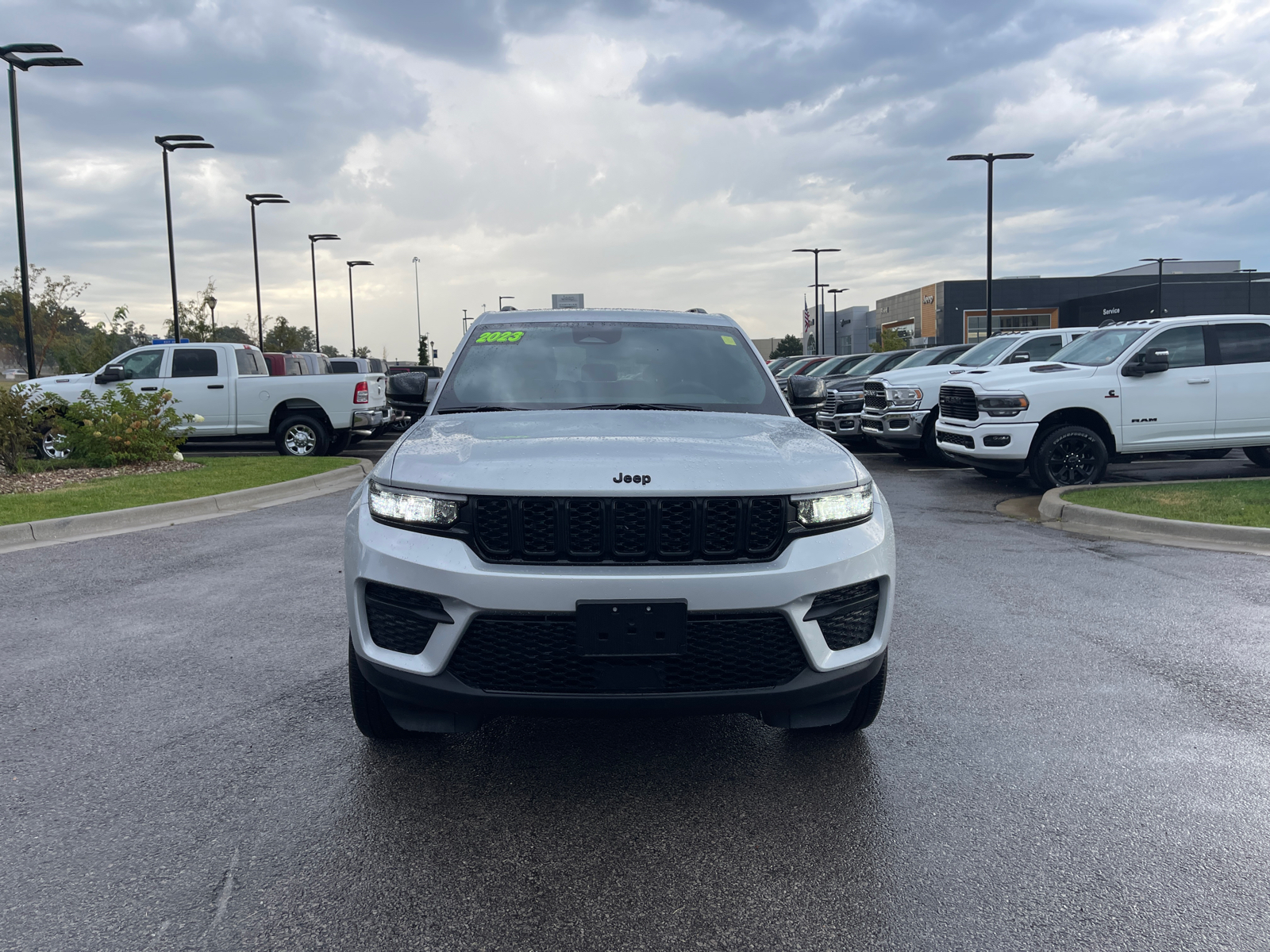 2023 Jeep Grand Cherokee Altitude 3