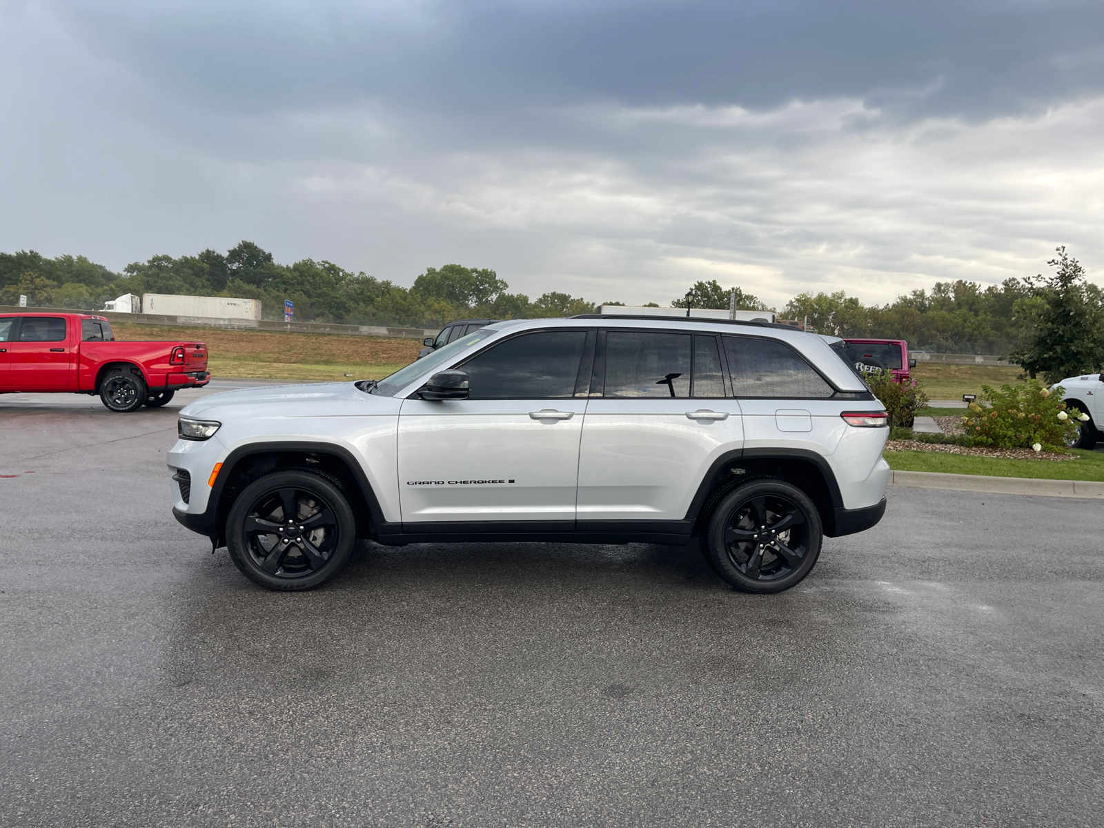 2023 Jeep Grand Cherokee Altitude 5