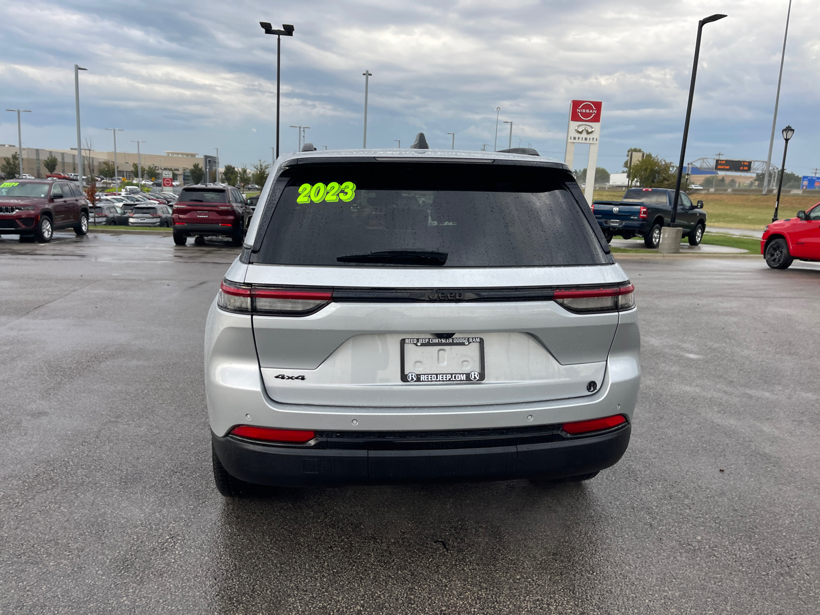 2023 Jeep Grand Cherokee Altitude 8