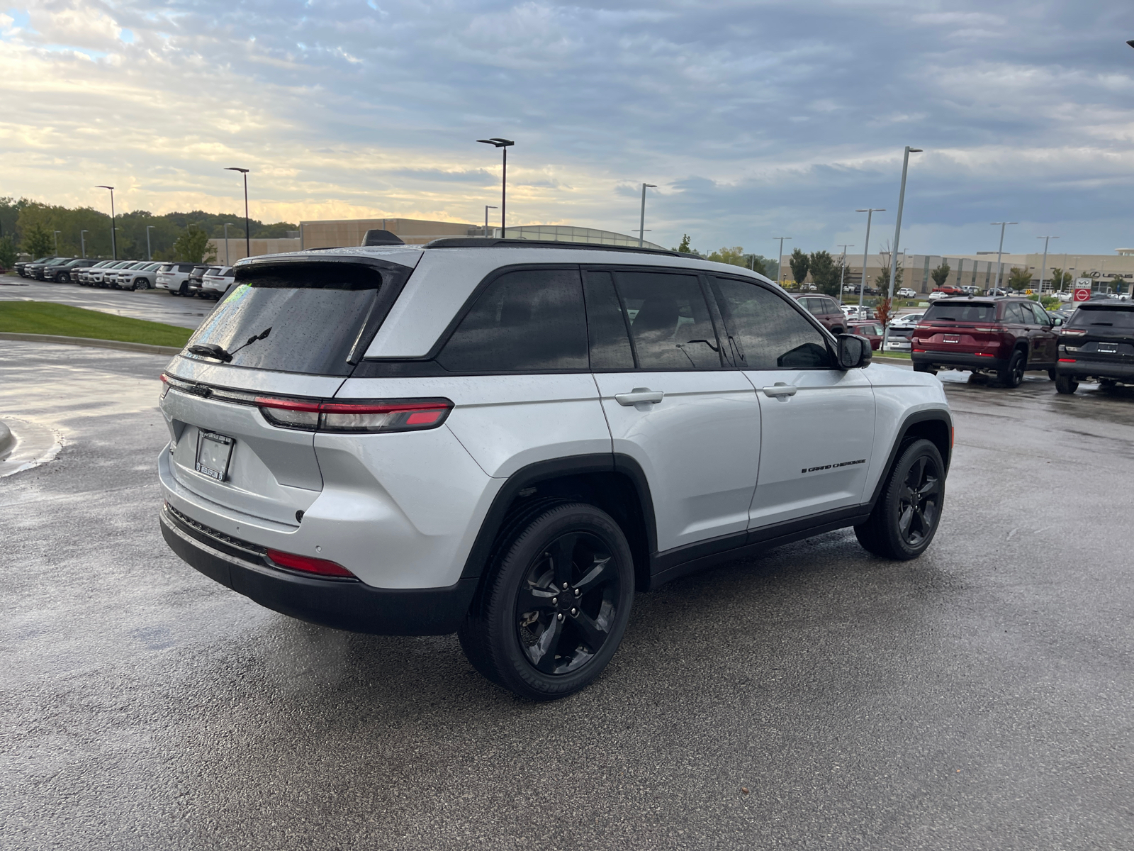 2023 Jeep Grand Cherokee Altitude 9